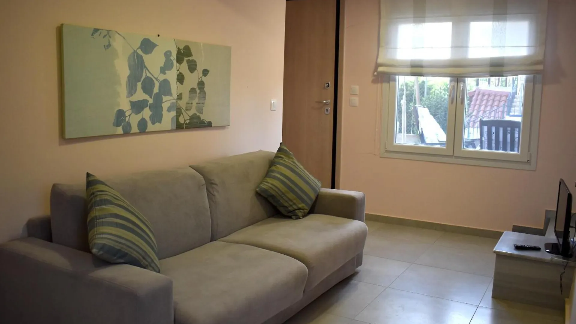 Holiday Home Close To The Sea Nea Iraklia
