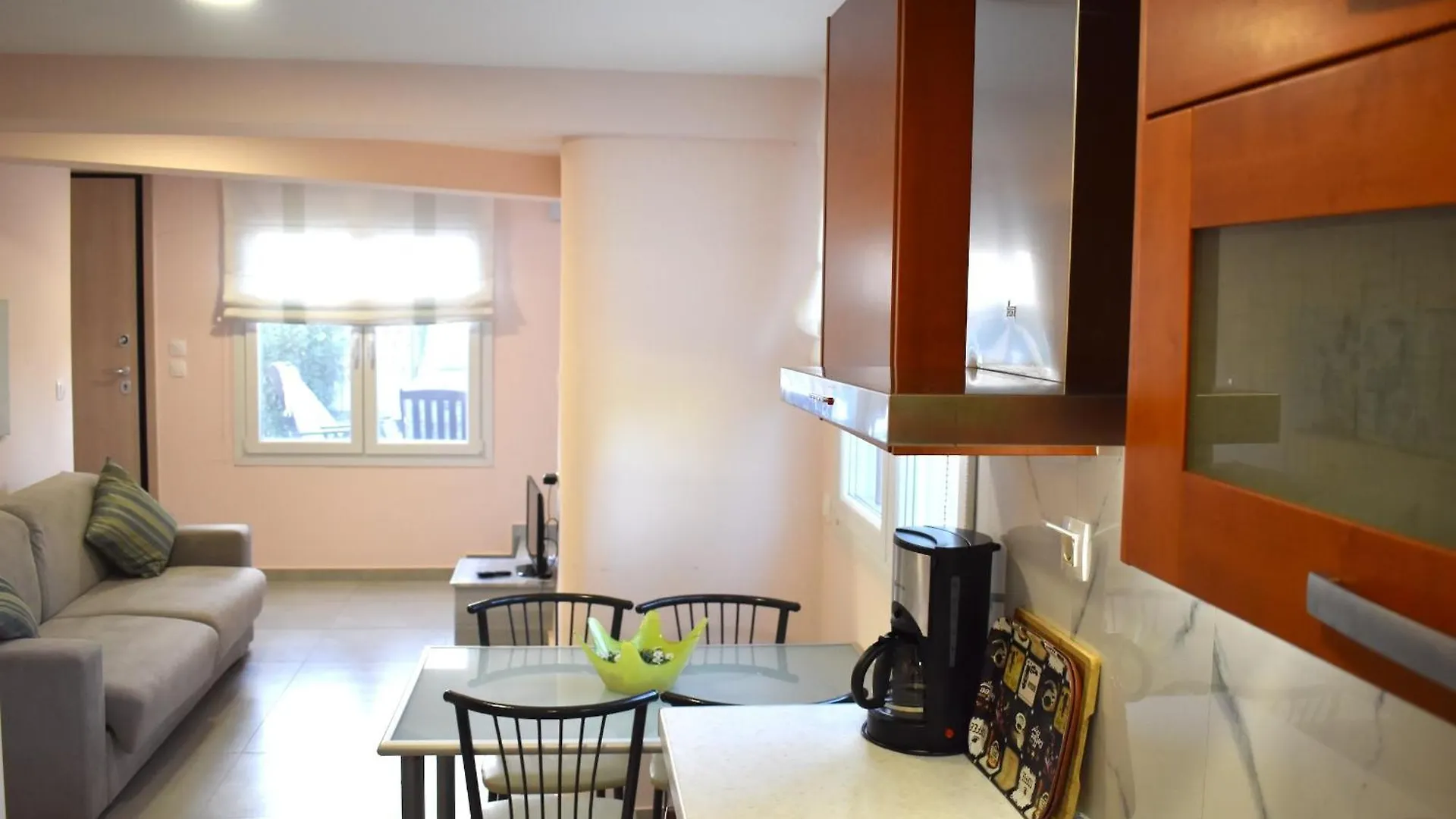Holiday Home Close To The Sea Nea Iraklia