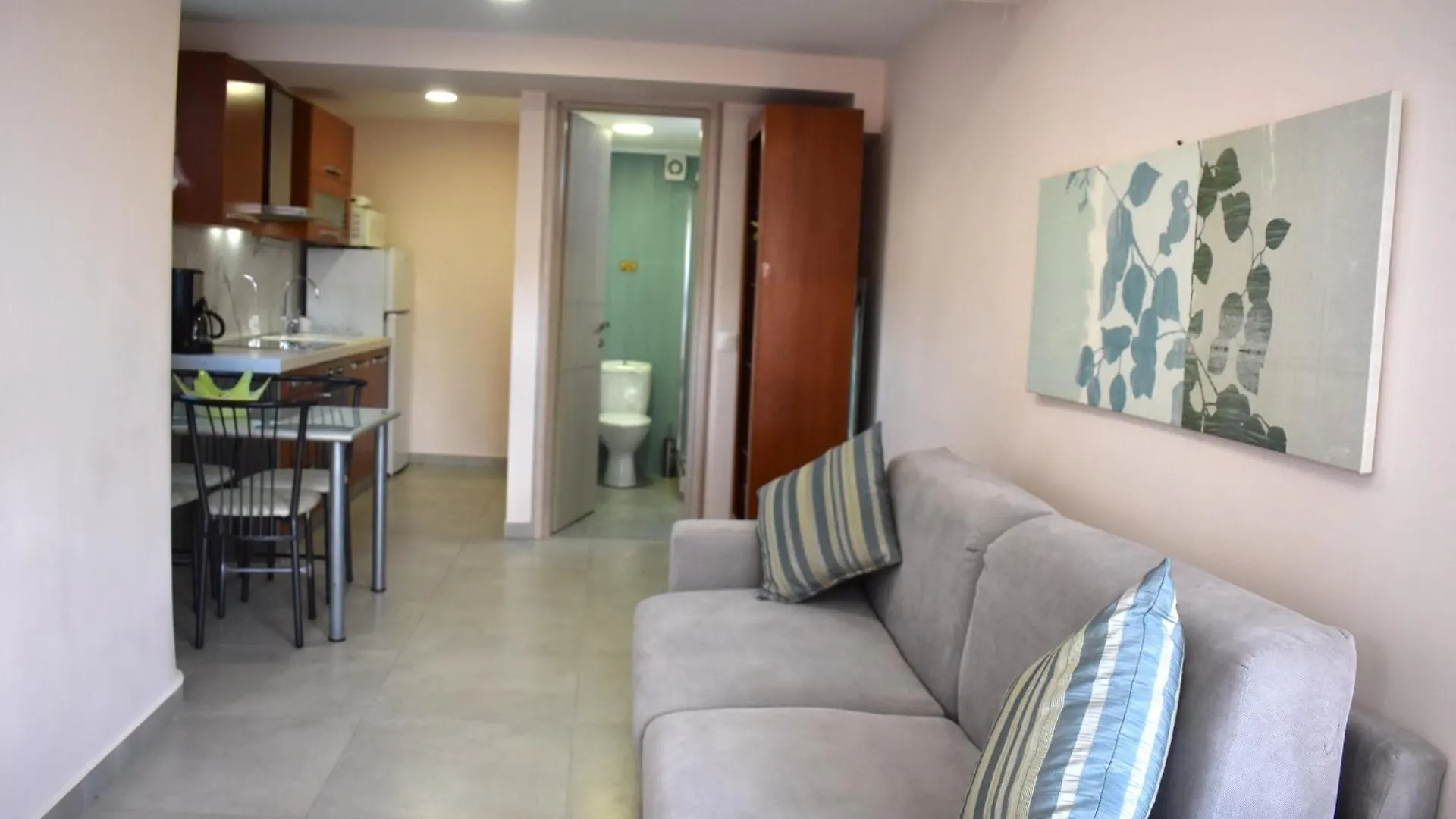 Holiday Home Close To The Sea Nea Iraklia